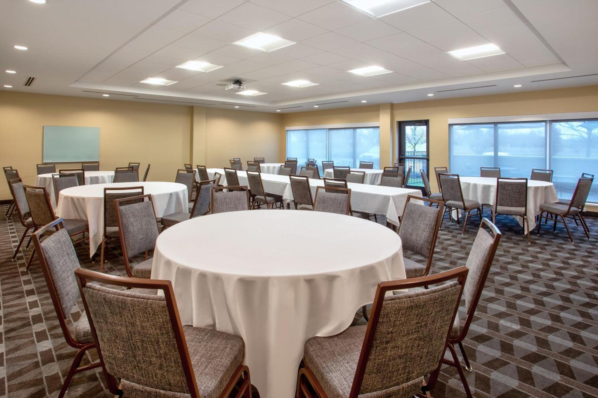 Towneplace Suites By Marriott Detroit Belleville Exterior foto